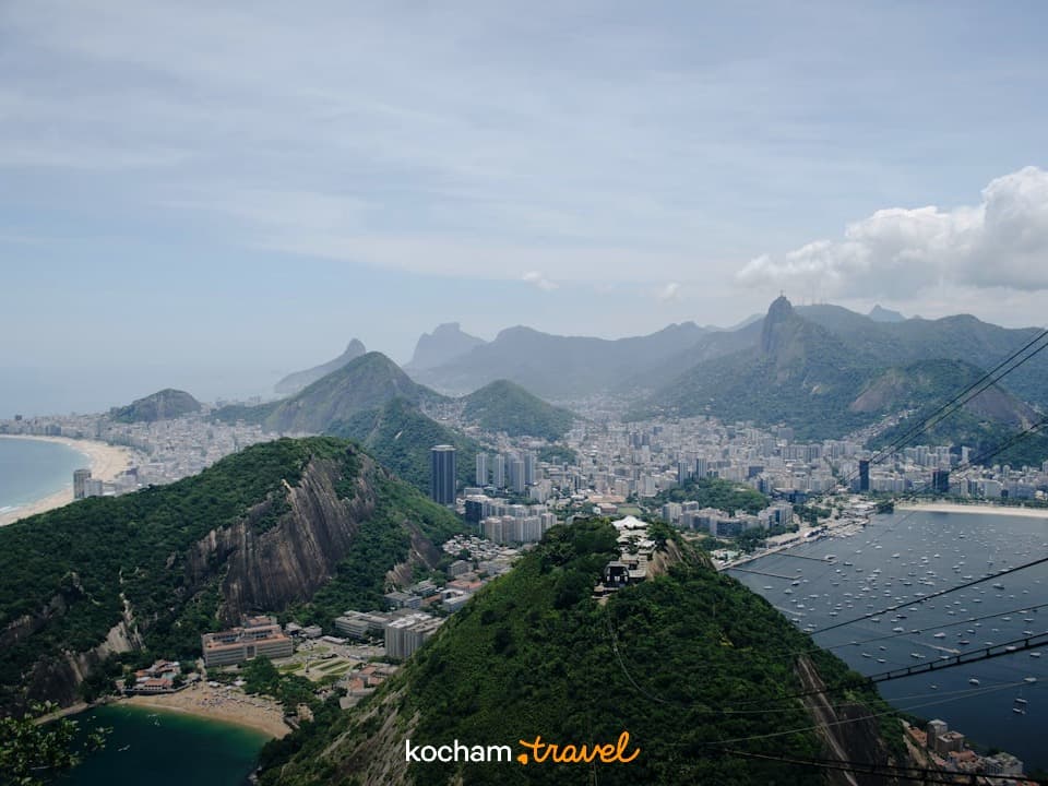 Panoramę Rio de Janeiro, miasto, góry, plaże, zatoka, Chrystus Odkupiciel.