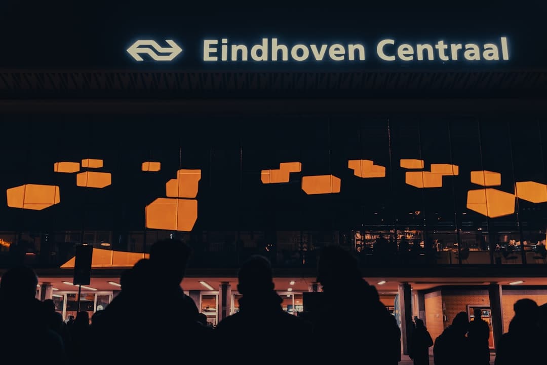 Miasto Eindhoven o zachodzie słońca