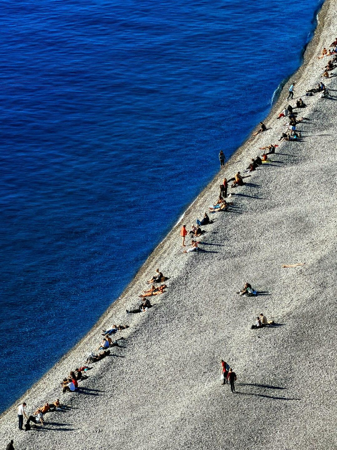 Plaża w Nicei na Lazurowym Wybrzeżu