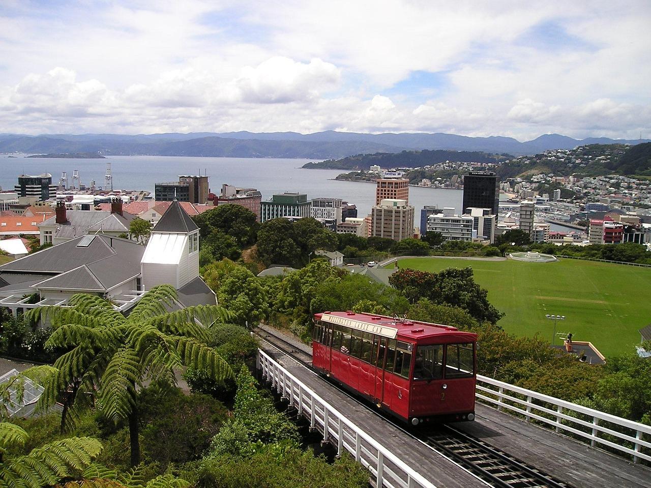 Czerwona kolejka linowa Wellington, panorama miasta, port, Nowa Zelandia.