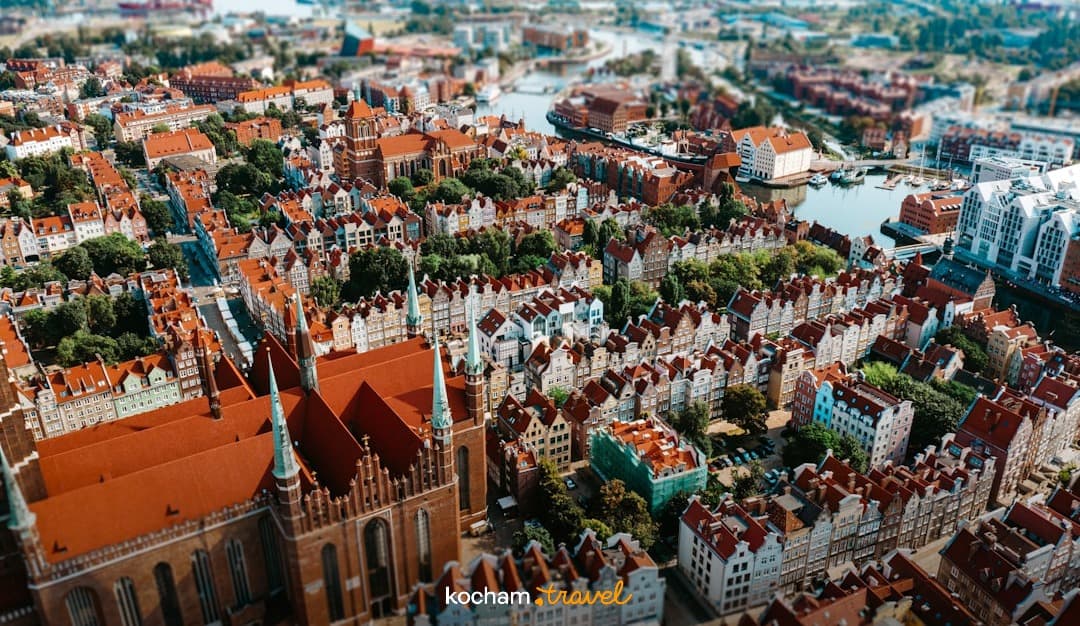 Panorama Gdańska, Stare Miasto, Kościół Mariacki, zabytkowe kamienice, rzeka.