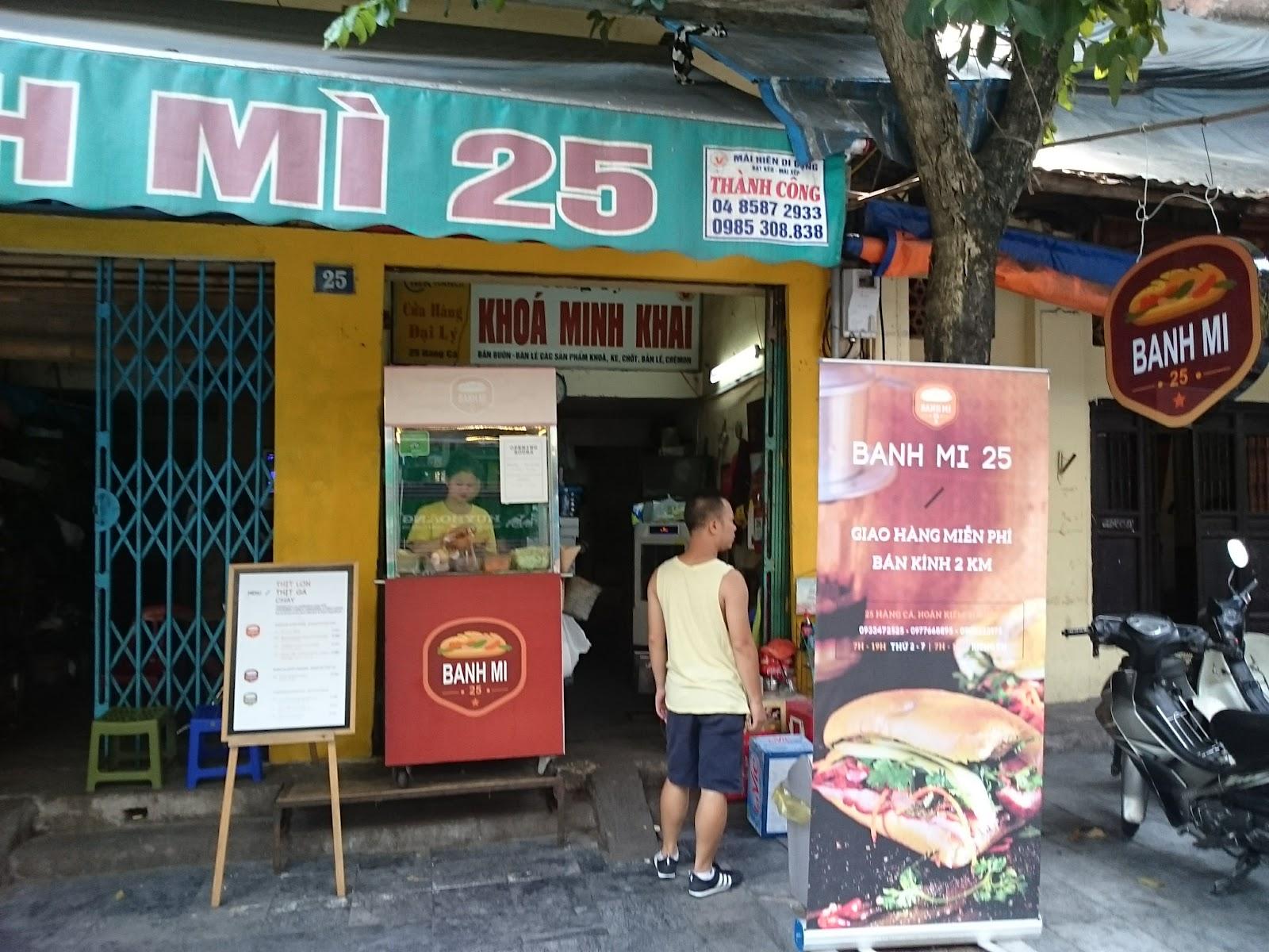 Wietnamska kanapka Banh Mi w stoisku ulicznym