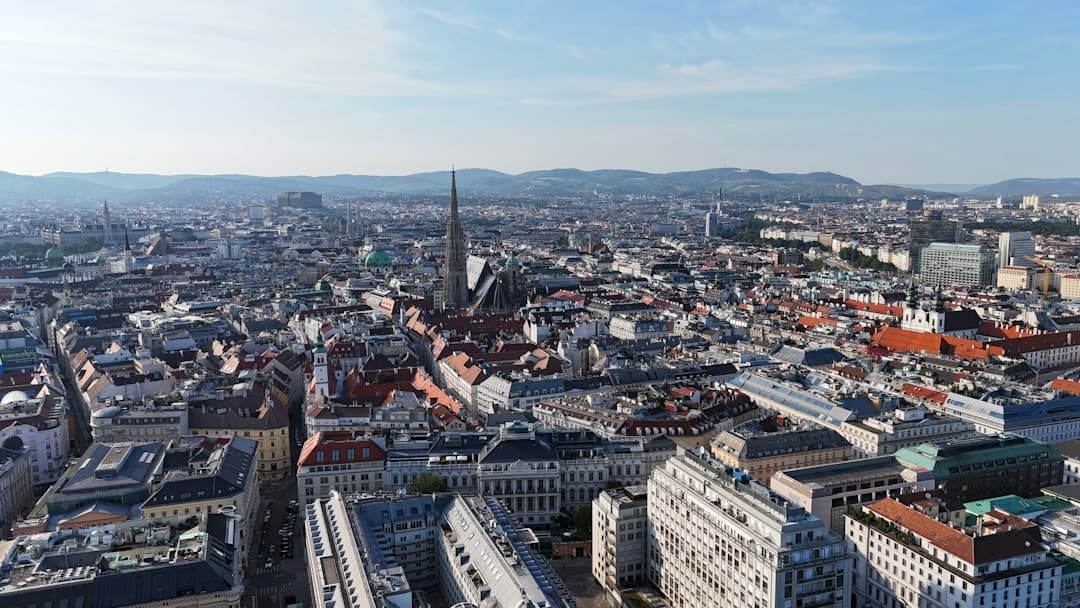 Panoramiczny widok na centrum Wiednia z Katedrą św. Szczepana.