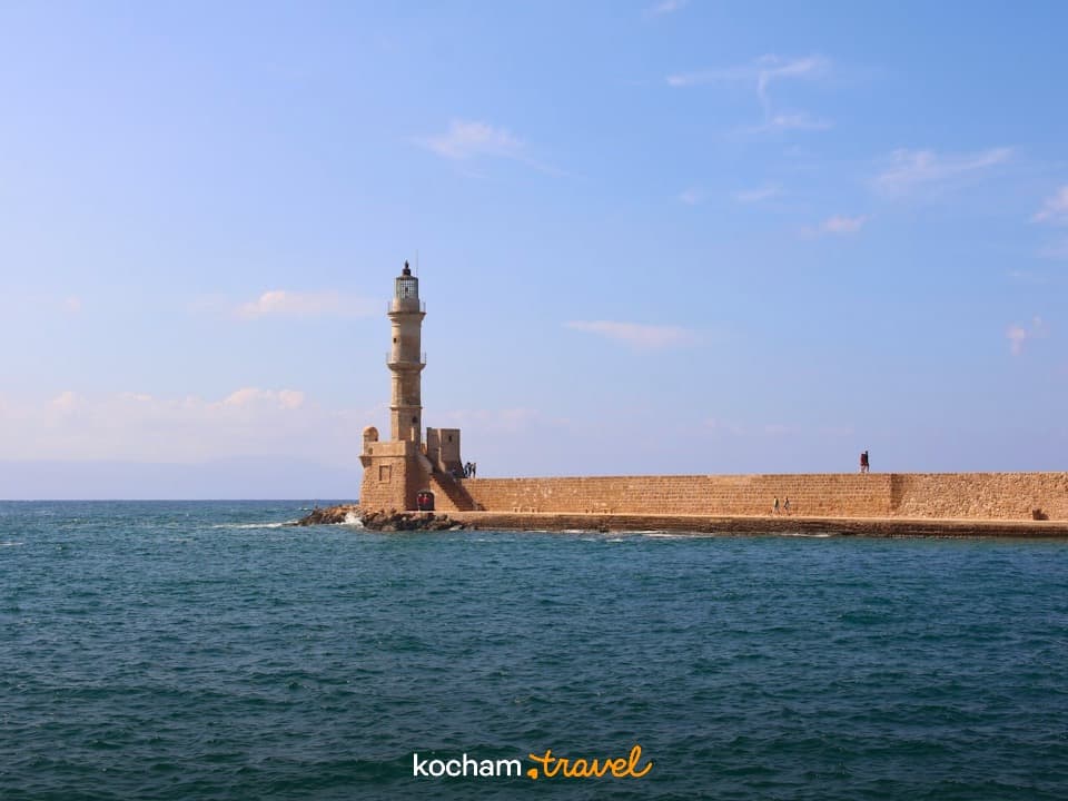 Latarnia morska Chania Kreta kamienne molo błękitne morze