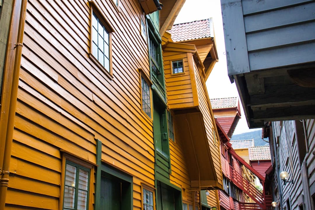 Kolorowe drewniane domy w Bryggen, Bergen, Norwegia