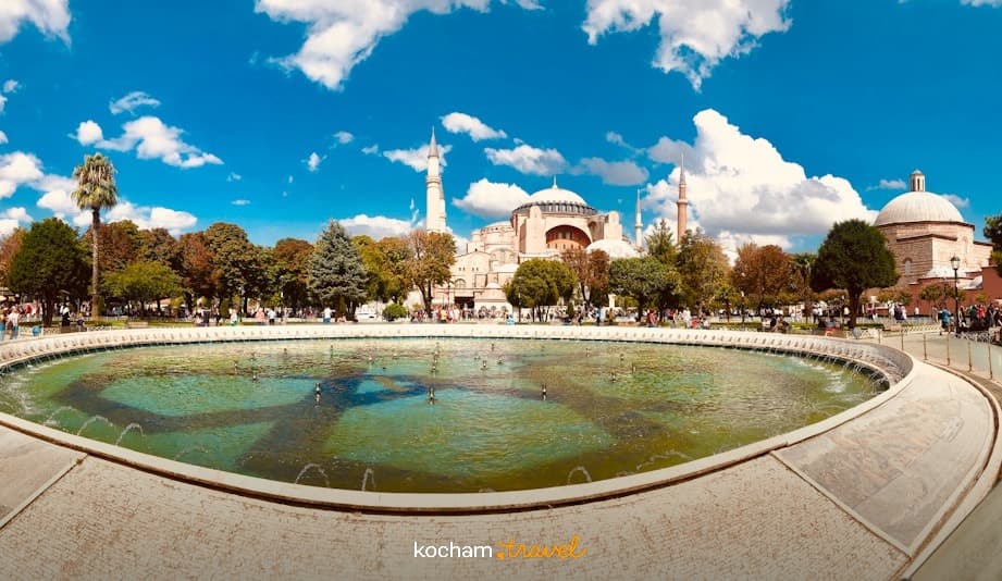 Hagia Sophia, fontanna, park, Stambuł, błękitne niebo, turystyka.