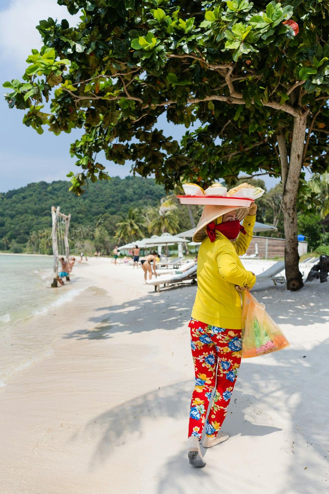 Plaże Phu Quoc z piaskiem i palmami