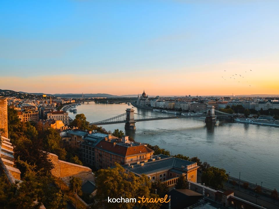 Budapeszt panorama Most Łańcuchowy Dunaj Parlament zachód słońca