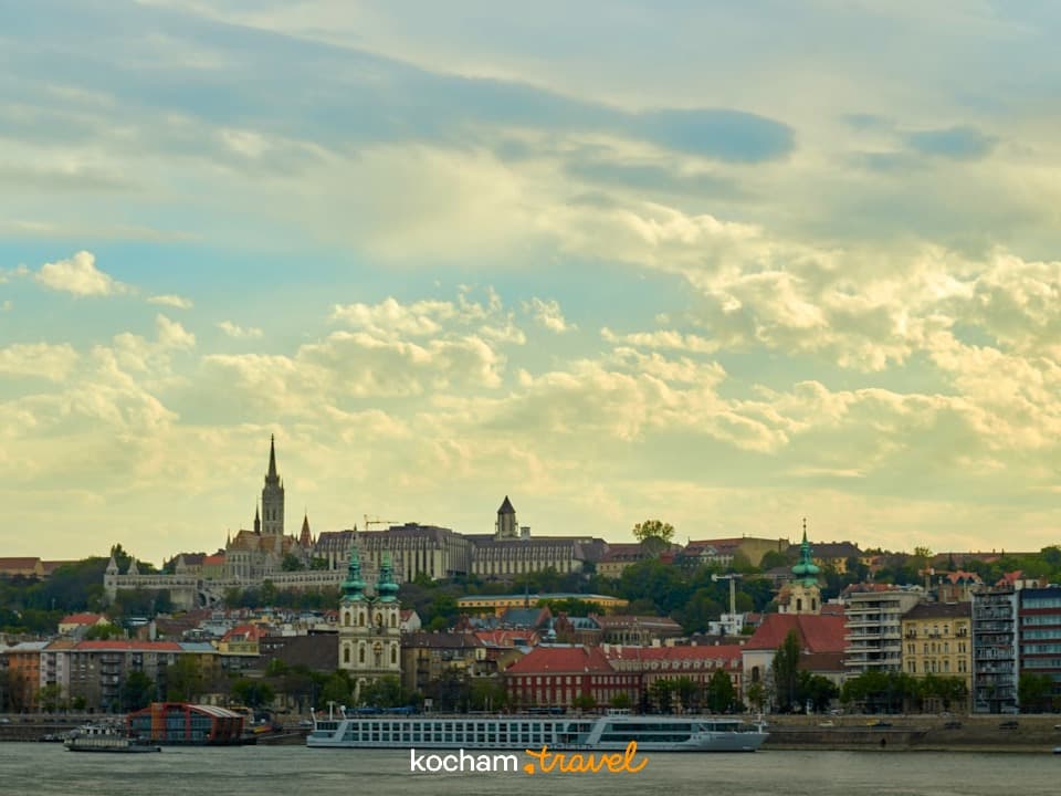 Historyczny Budapeszt, panorama rzeki Dunaj, Kościół Macieja, Baszta Rybacka.