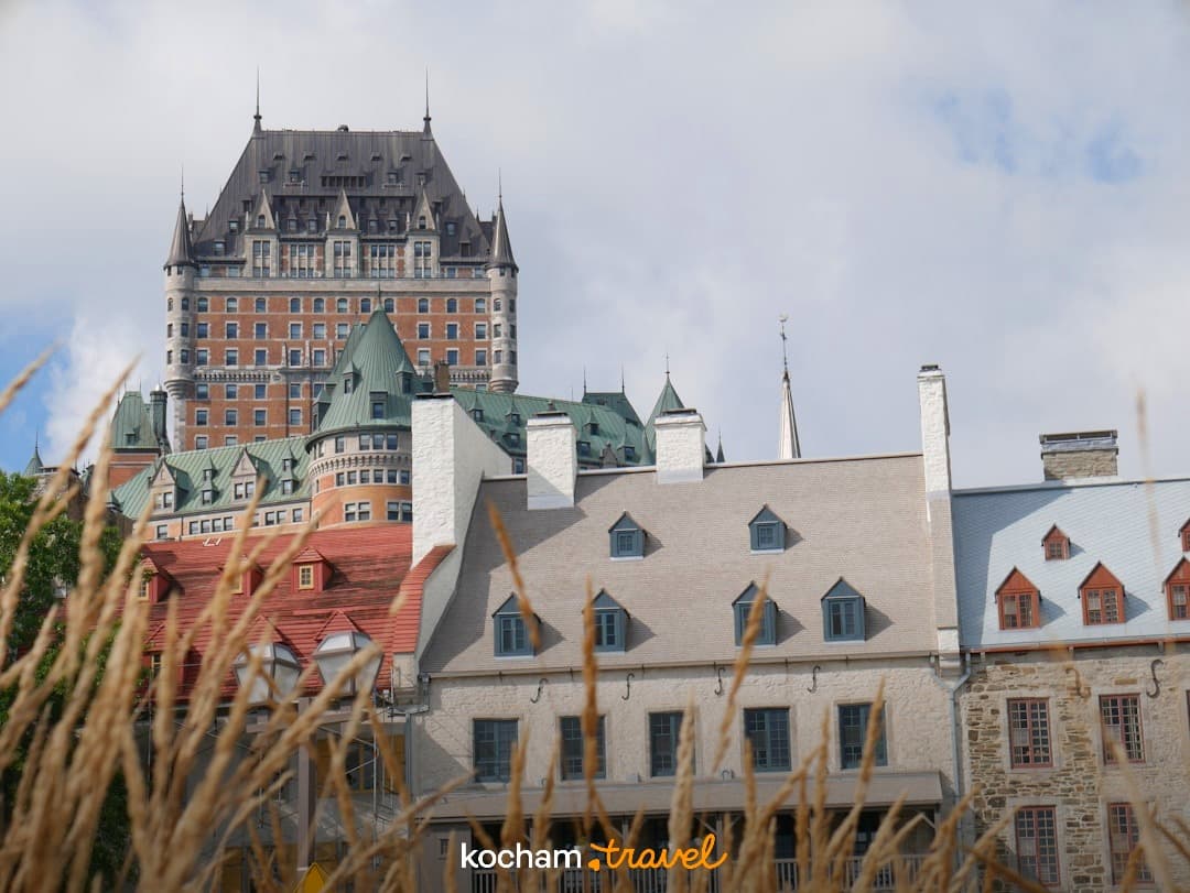Architektura Quebec City: Zamek Frontenac i zabytkowe kamienice.