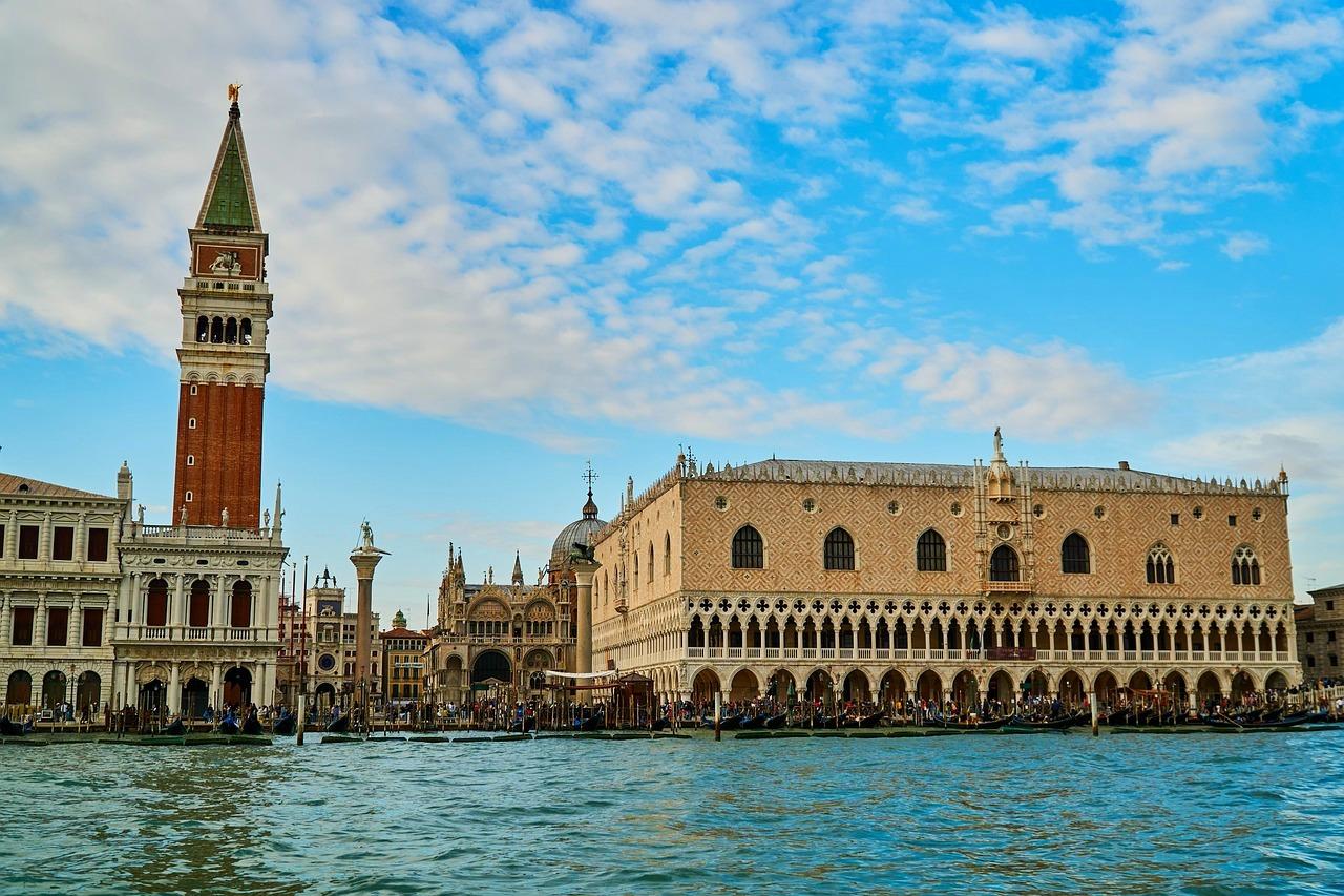 Wenecja, Pałac Dożów, Kampanila, Canal Grande, zabytkowa architektura, Włochy.