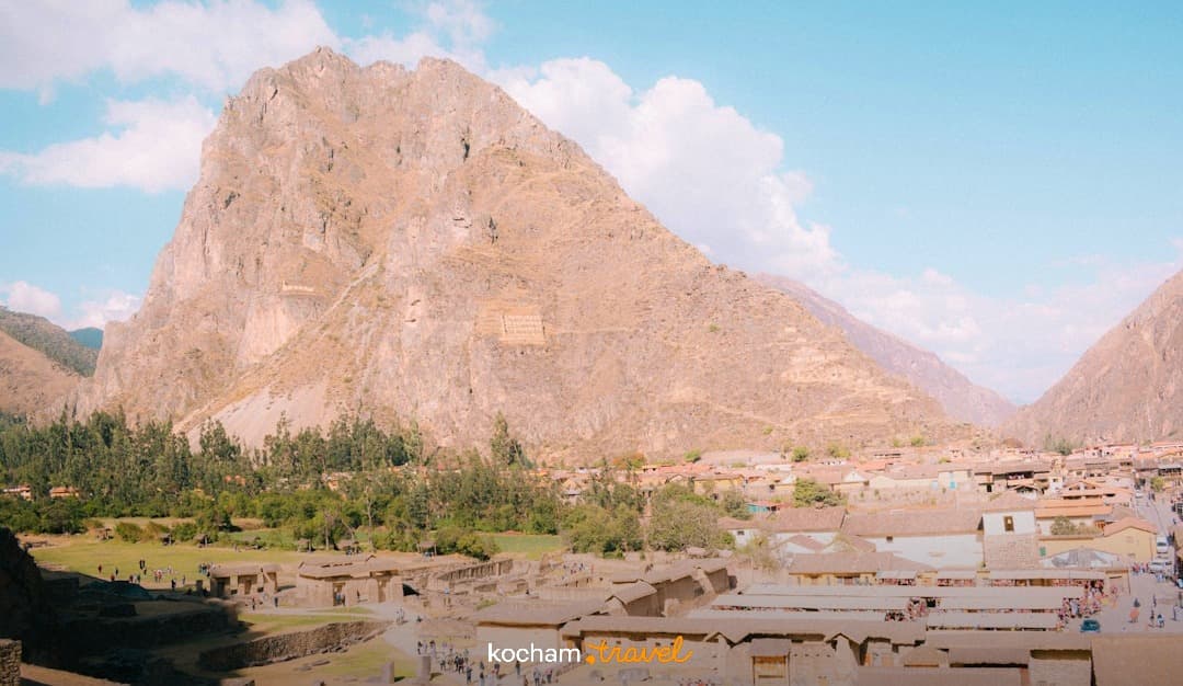 Ruiny Inków Ollantaytambo i miasto w górach Peru, Święta Dolina.