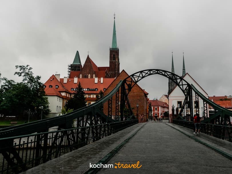 Most Tumski, Ostrów Tumski, katedra, Wrocław, architektura, pochmurny dzień.