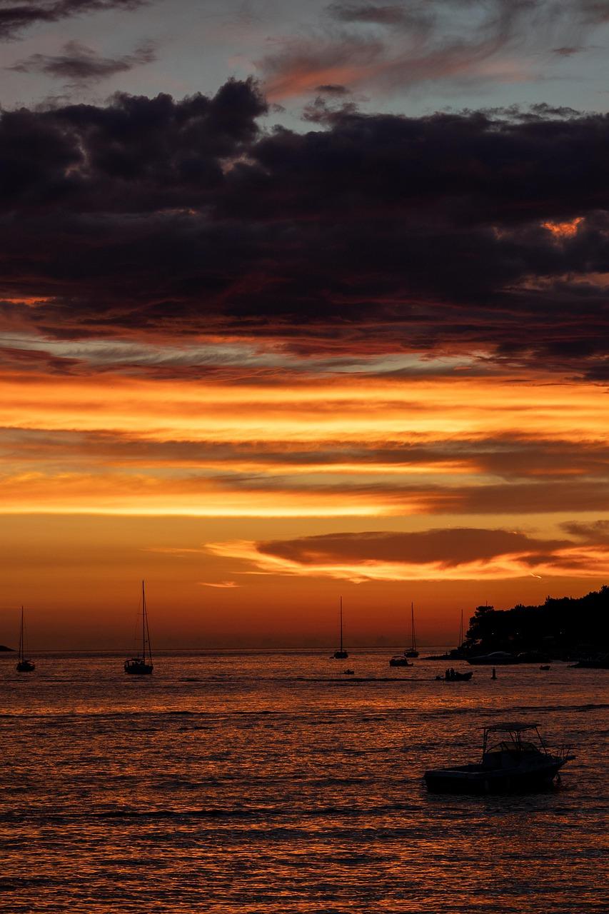 Widok z wyspy Hvar na morze Adriatyckie