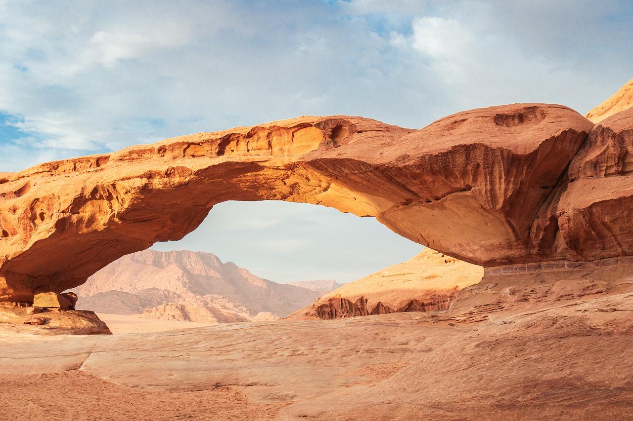 Wadi Rum: jak dojechać i gdzie spać — przejrzysty plan?