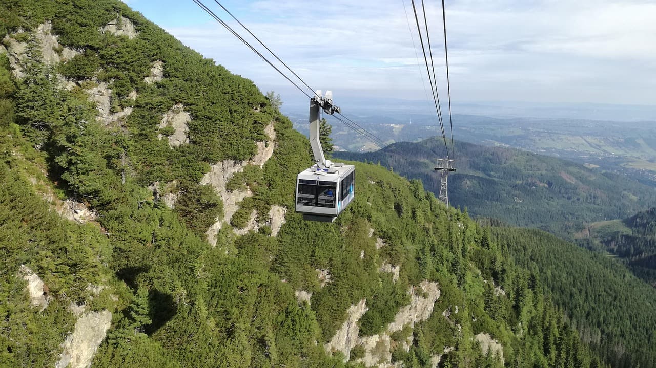 Widok z Jankulakowskiego Wierchu na Tatry