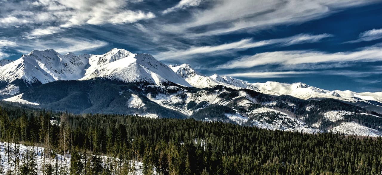 Widok na Tatry z miejscowości Ząb