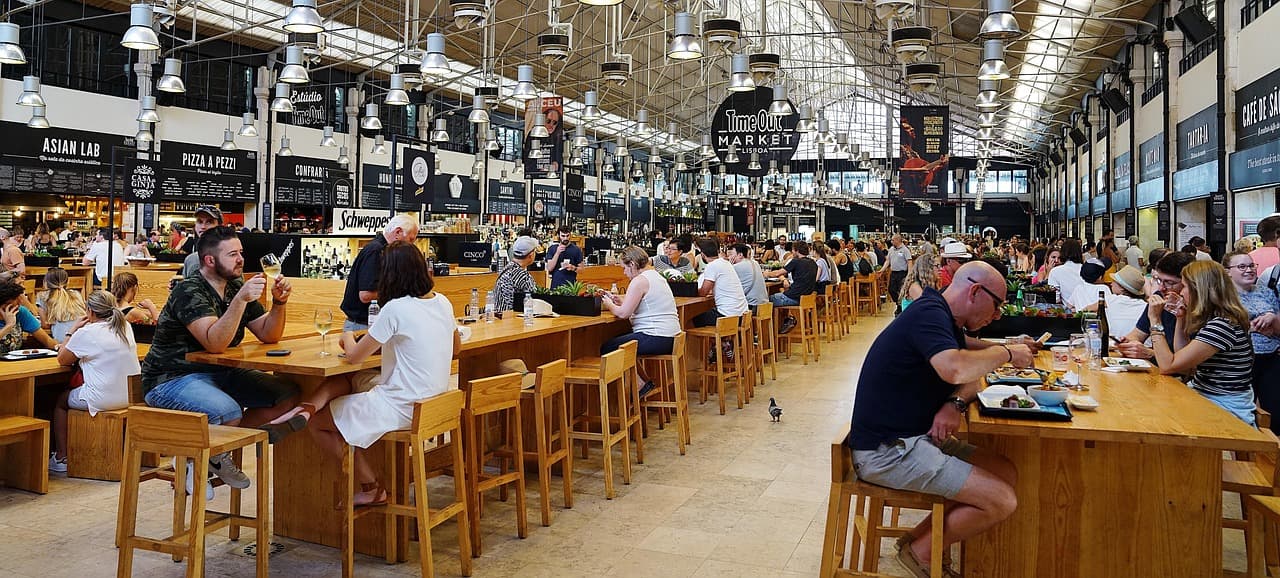 Słoneczny Brzeg: gdzie zjeść — lokalne klasyki i street food?