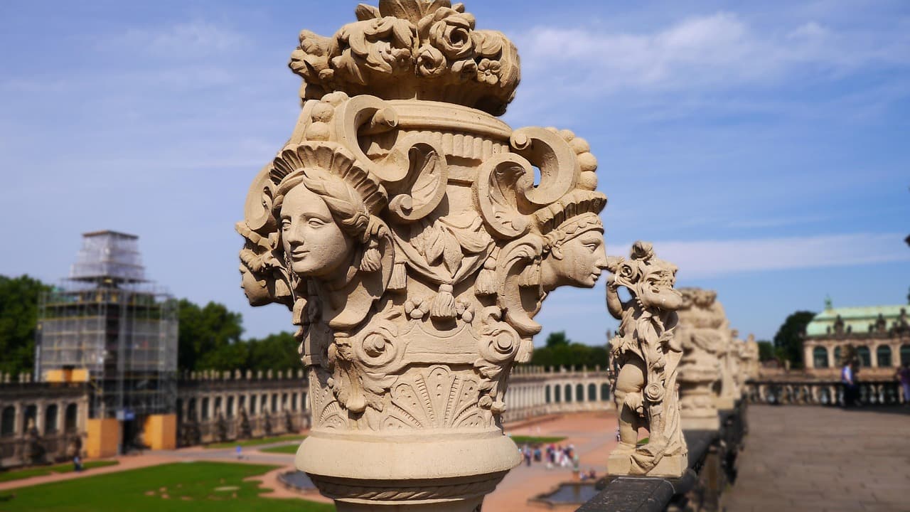 Widok na kompleks Zwinger