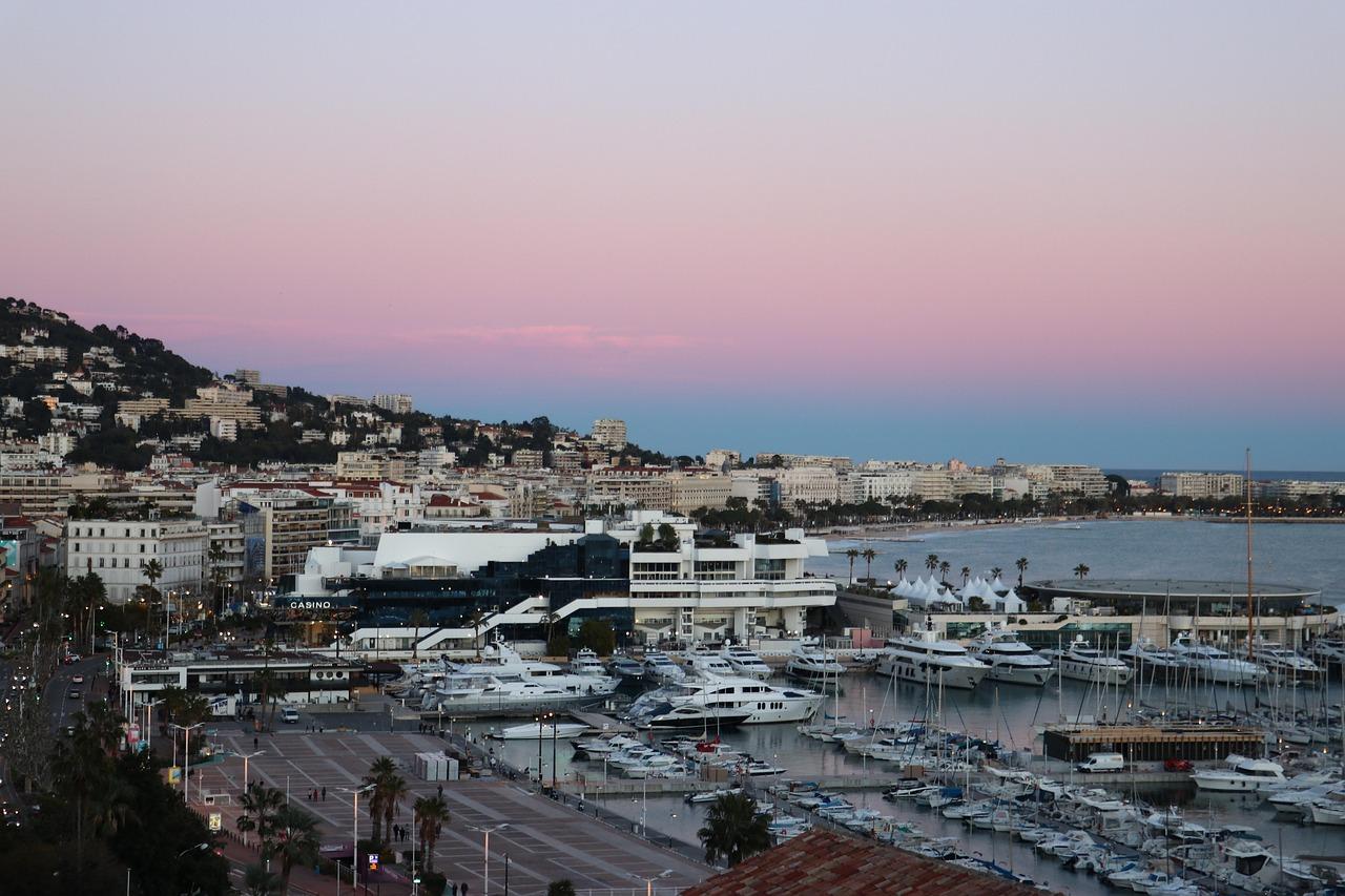 Relaks na plaży w Cannes