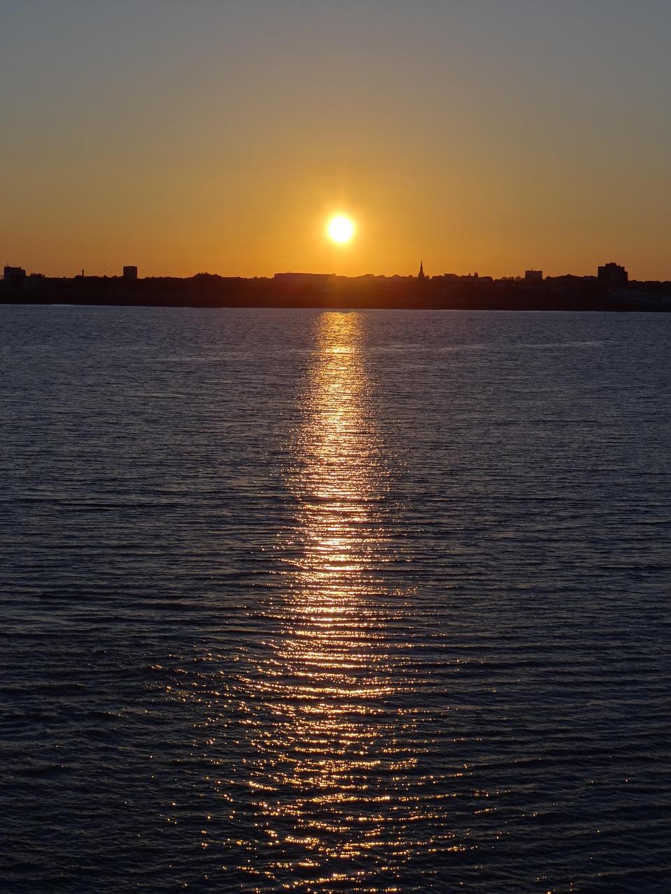 Widok na Pier Head podczas zachodu słońca