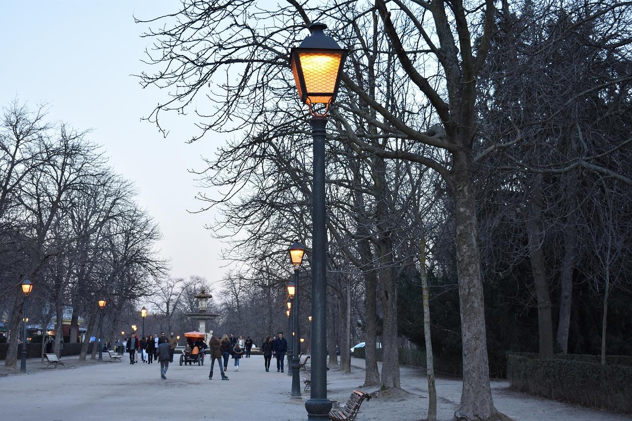 Widok na jezioro w Parque del Retiro