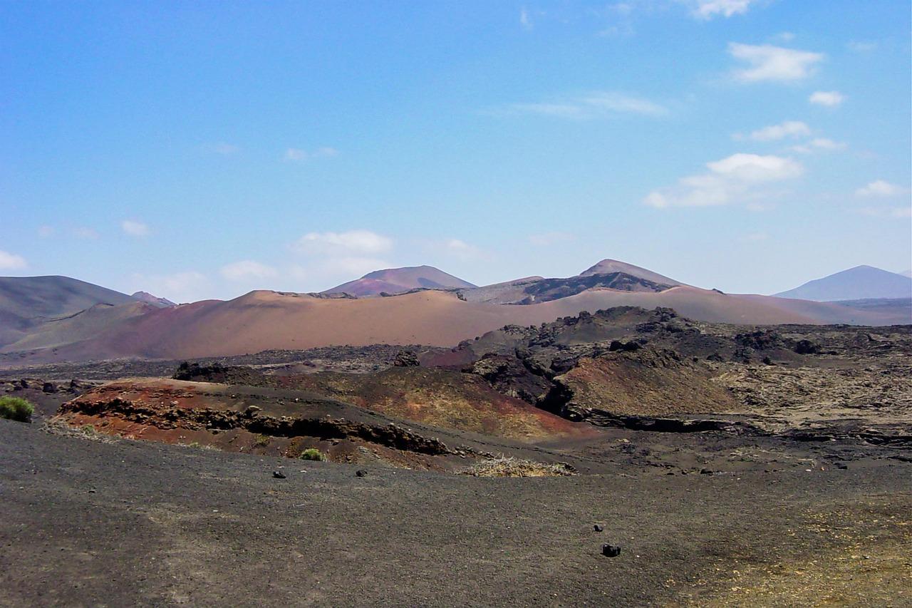 Park Narodowy Timanfaya z wulkanicznymi krajobrazami