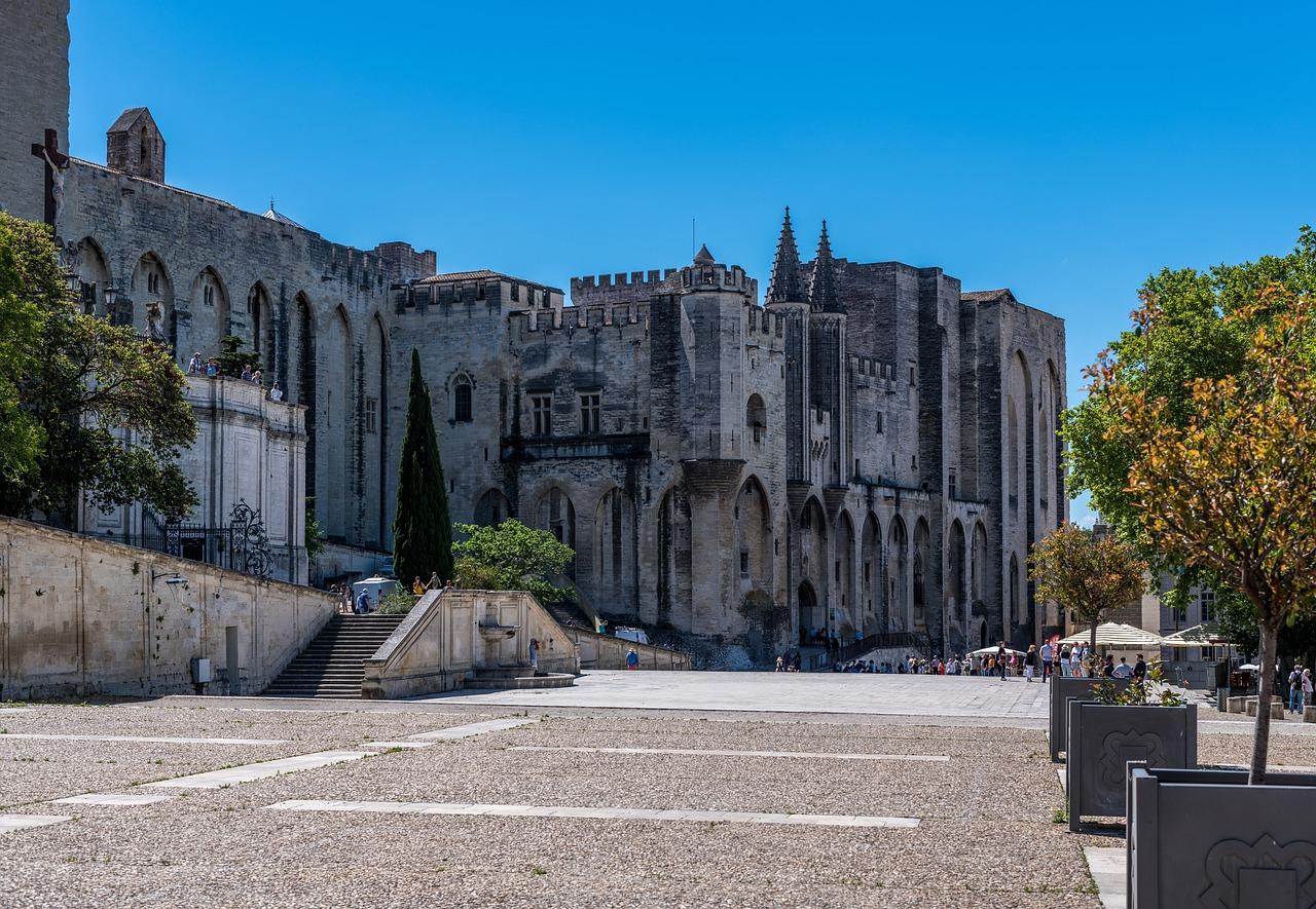 Widok na Pałac Papieski w Avignon