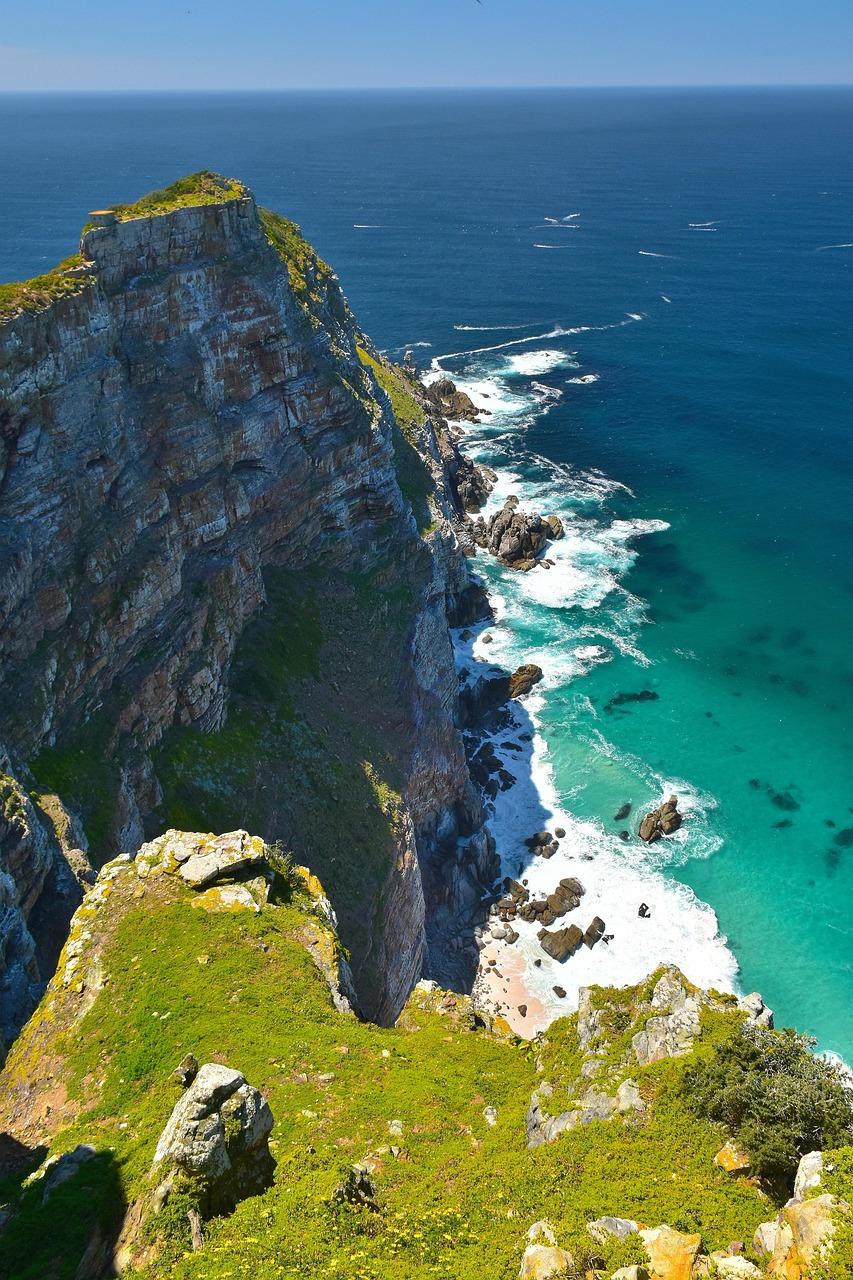 Widok z Cape Point na latarnię morską
