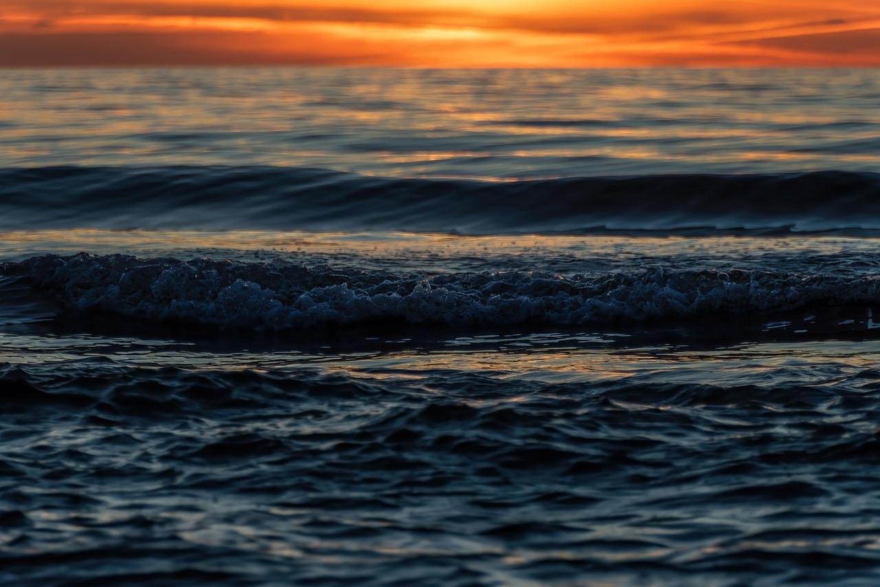 Widok na Malaika Estro Beach z jedzeniem