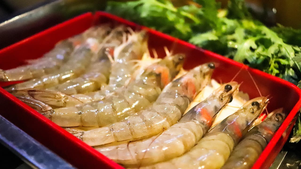 Świeże owoce morza w lokalnej restauracji