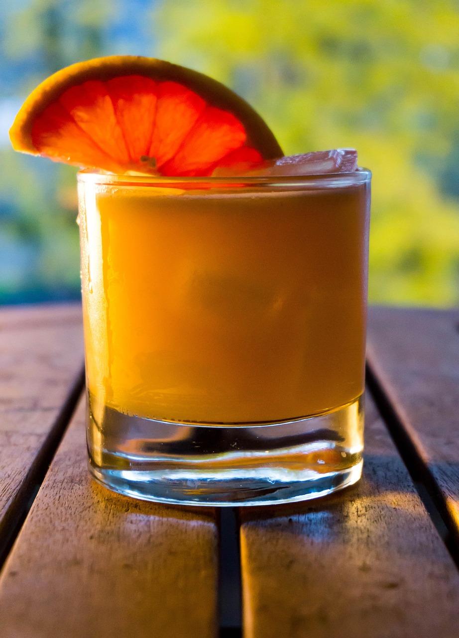 Koktajle i lokalny rum na Seychellach.