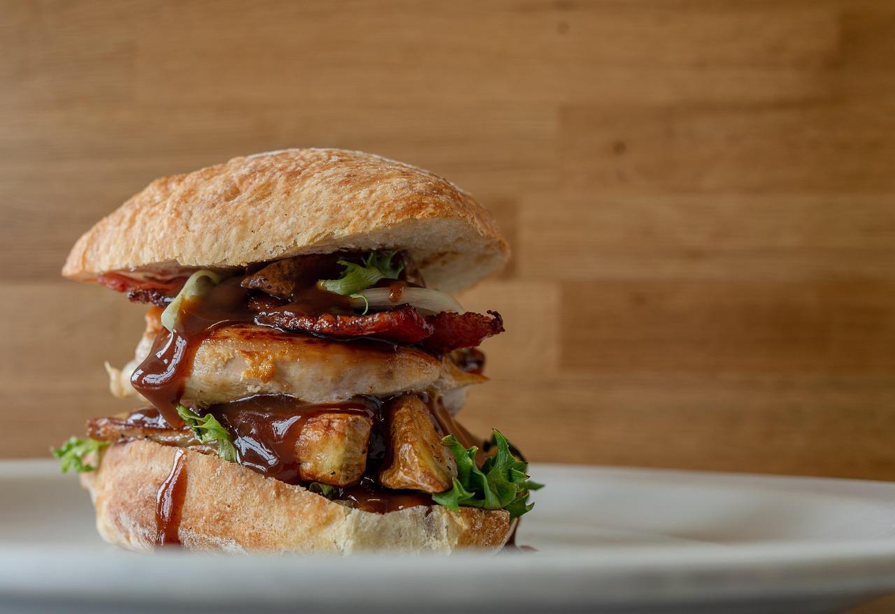 Pyszny hamburger z Island Burger
