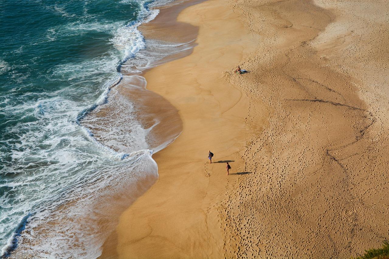 Słoneczna plaża w Algarve, Portugalia