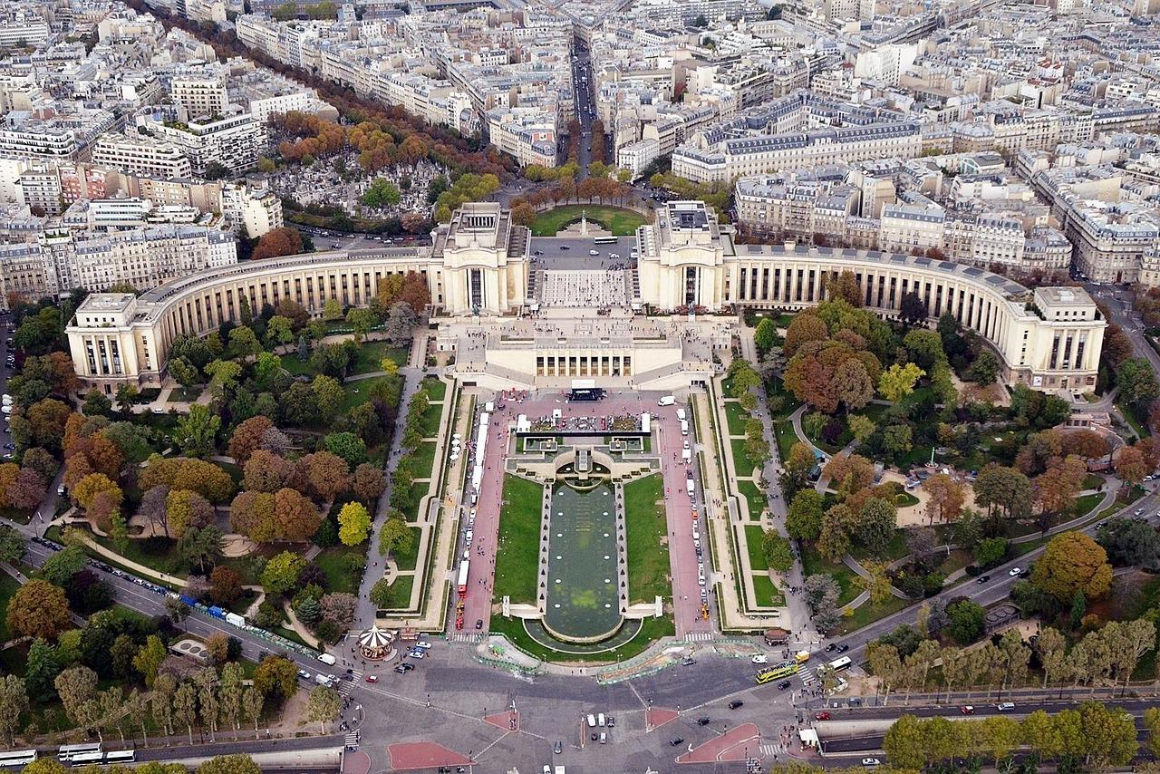 Widok z tarasu Palais de Chaillot na Wieżę Eiffla