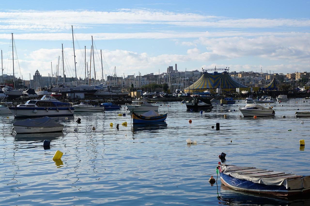Sliema: jak dojechać i gdzie spać — przejrzysty plan?