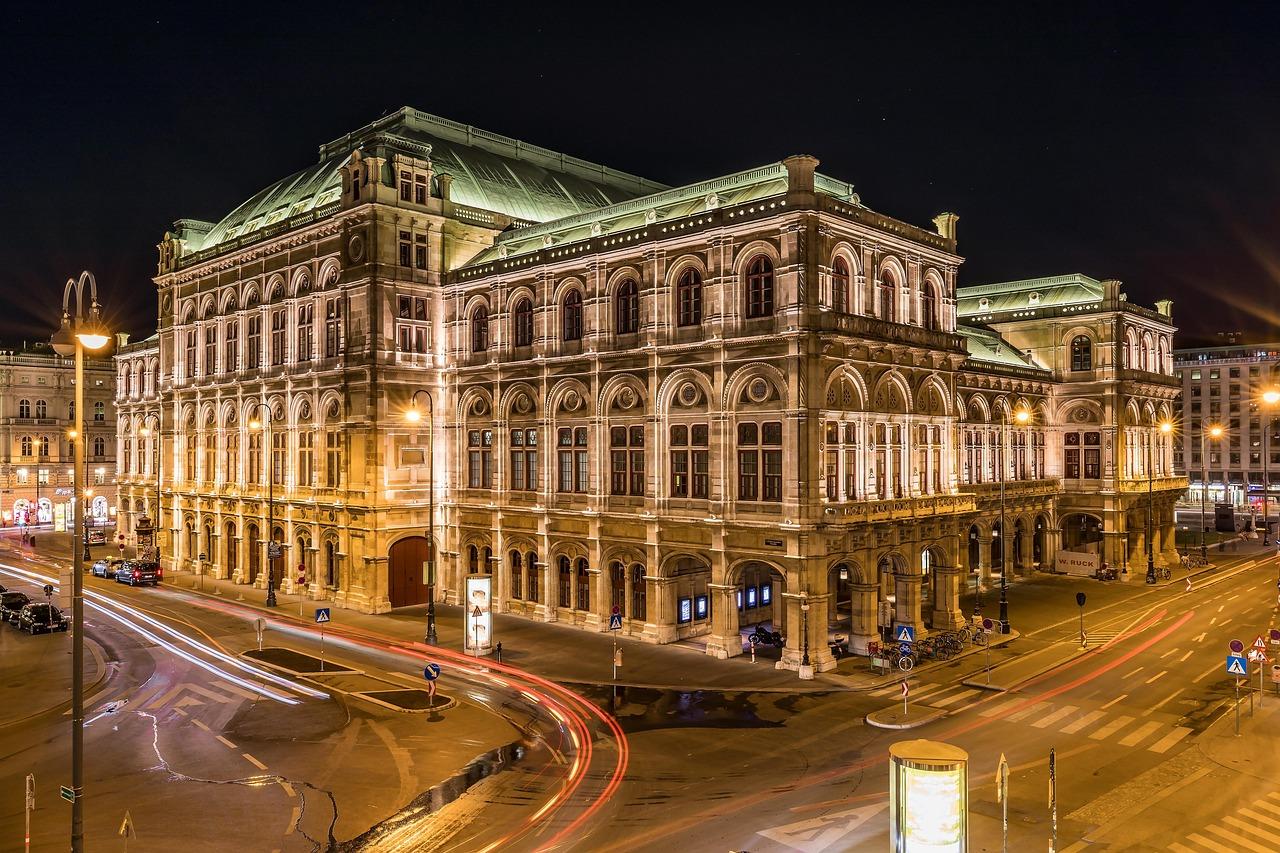 Opera Wiedeńska w nocy
