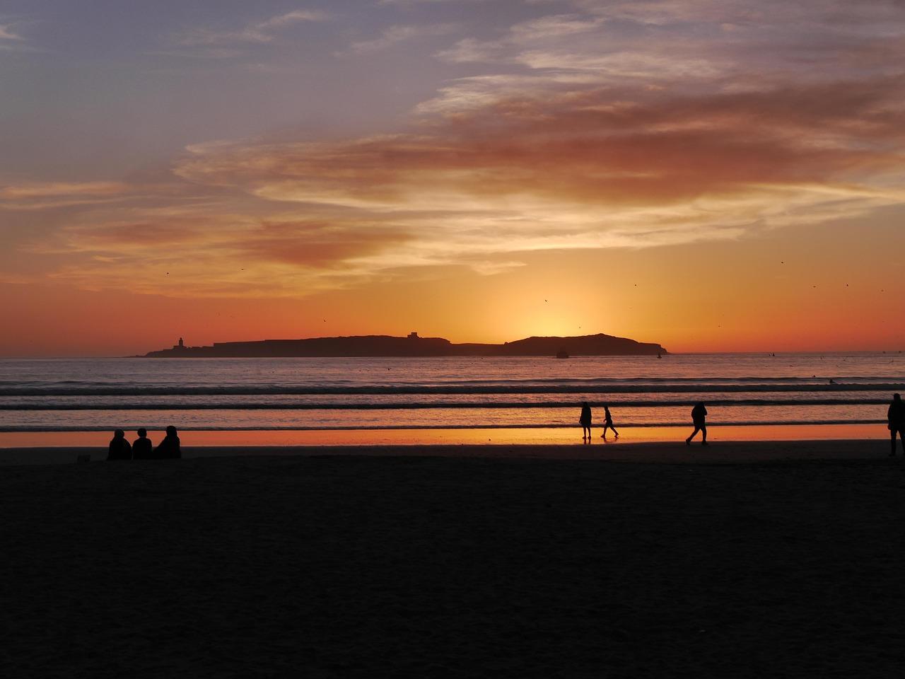Zachód słońca na plaży Essaouira