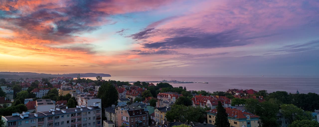 Sopot: jak dojechać i gdzie spać — przejrzysty plan?