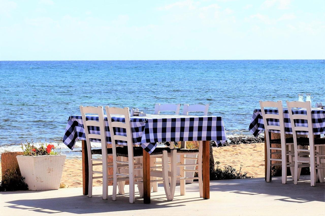 Souvlaki i sheftalia na talerzu