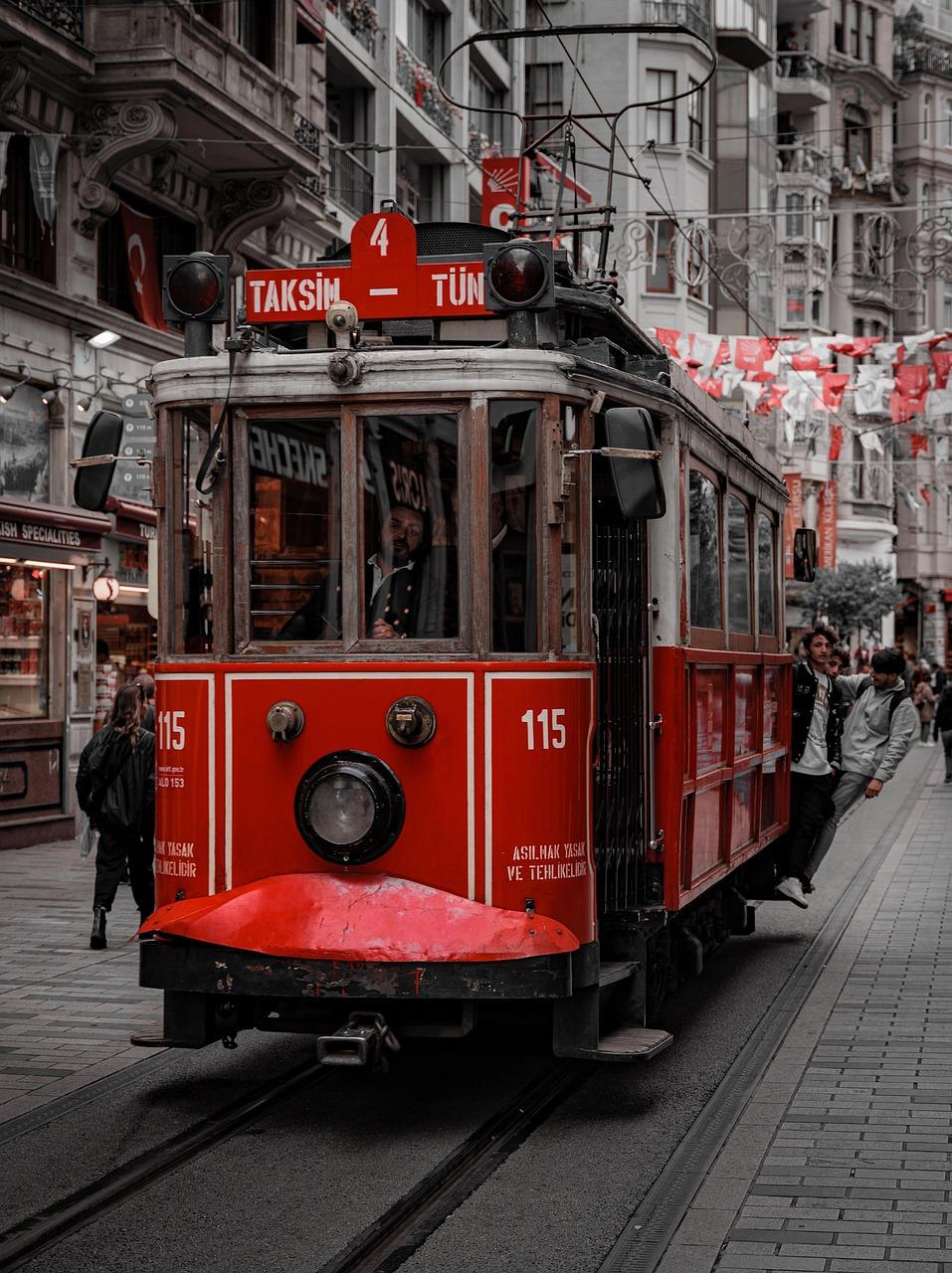 Ulica Istiklal z kawiarnią