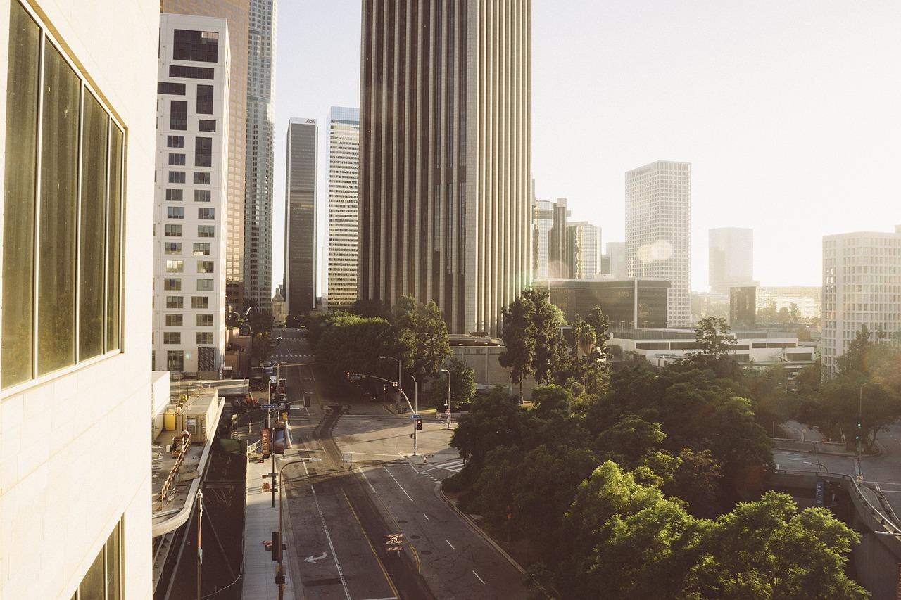 Los Angeles: jak dojechać i gdzie spać — przejrzysty plan?
