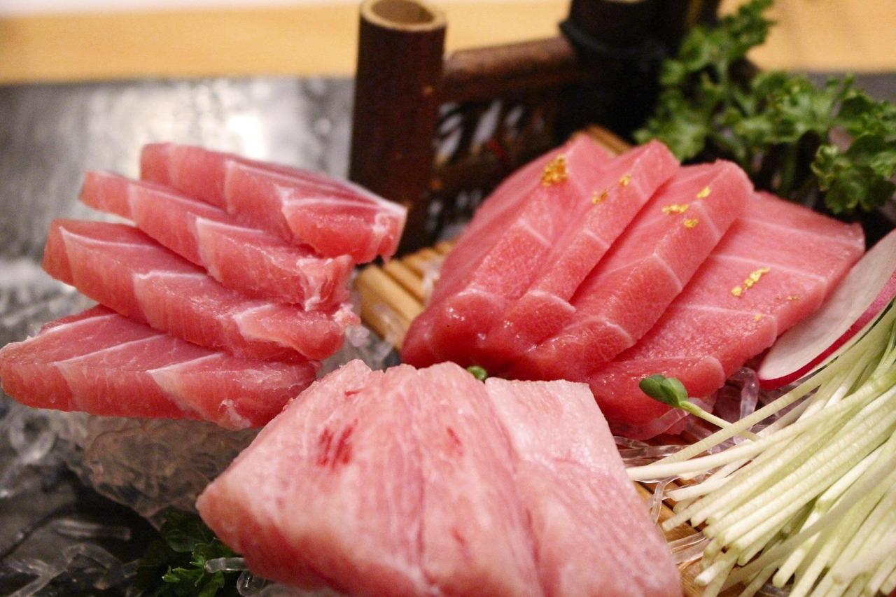 Sushi i tuna tiradito w Japon del Lago