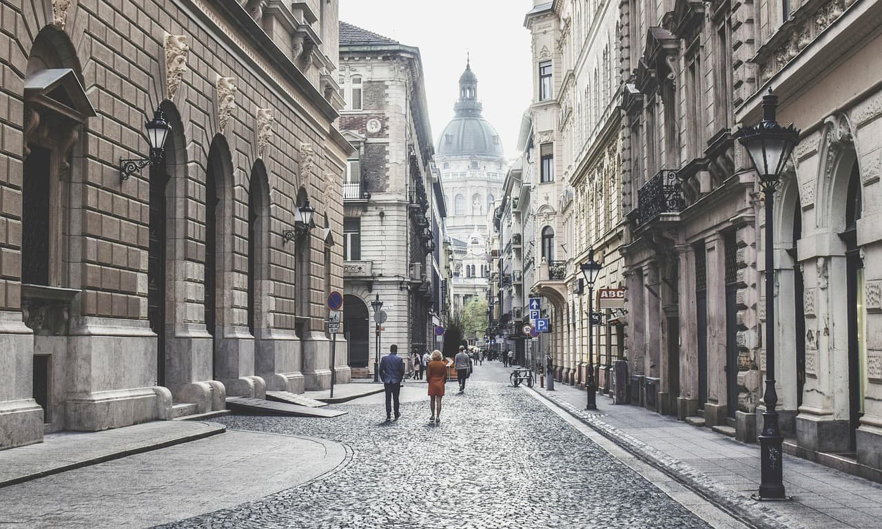 Szeged: jak dojechać i gdzie spać — przejrzysty plan?