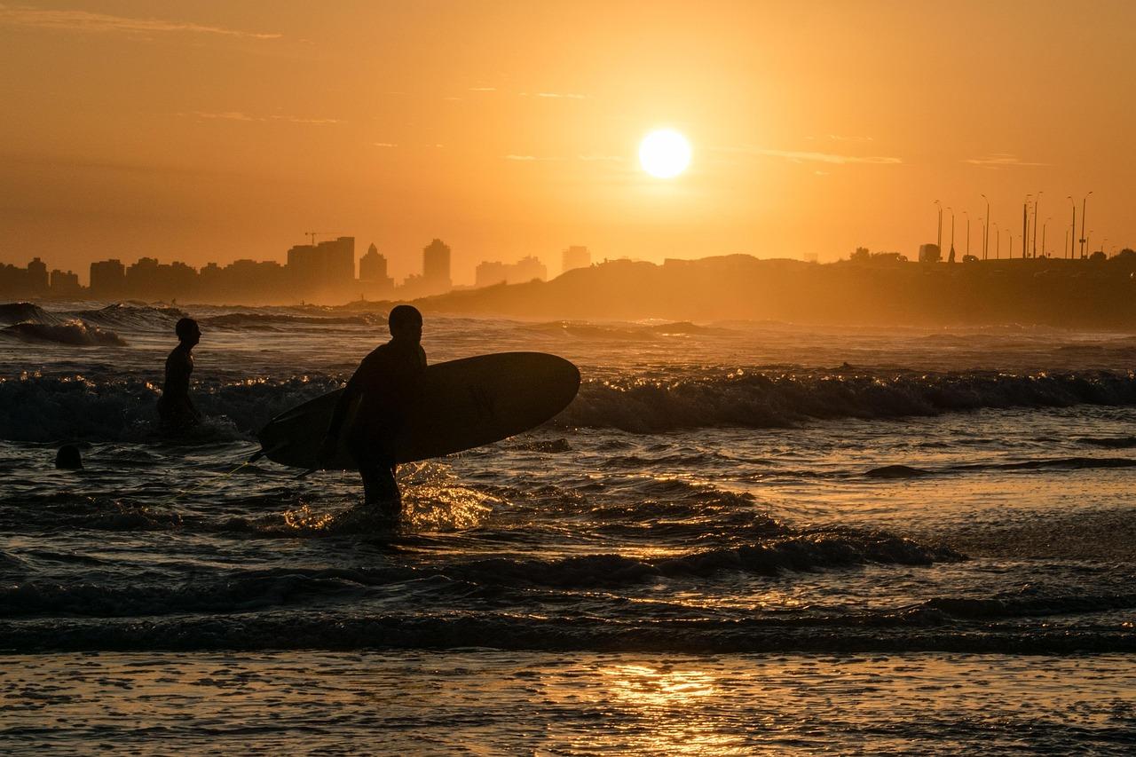 Krajobraz miasta Gold Coast podczas zachodu słońca