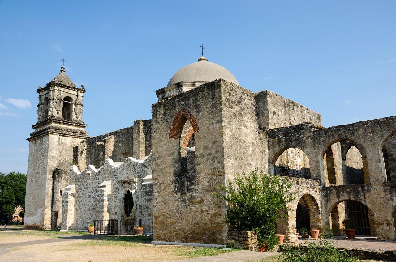 Ulica w San José z artystami