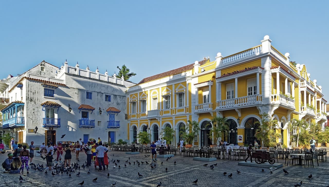 Cartagena: jak dojechać i gdzie spać — przejrzysty plan?