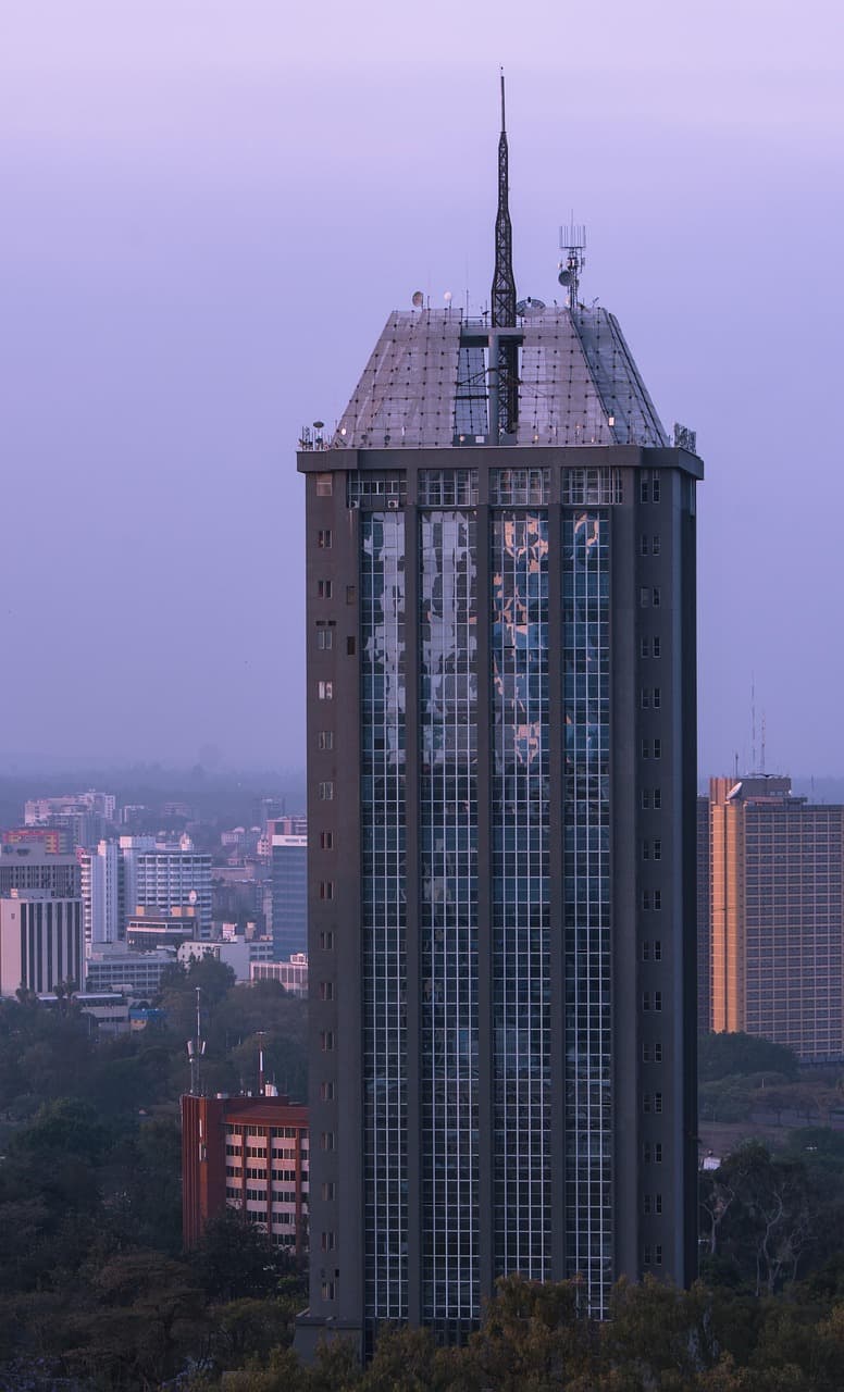 Kebaby i samosy sprzedawane na ulicy w Nairobi