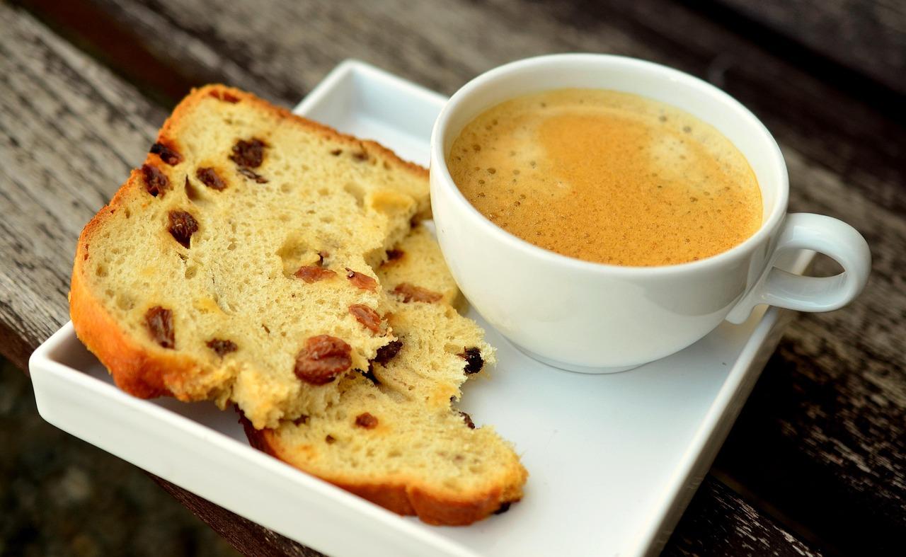 Fika w Göteborgu z kawą i ciastem