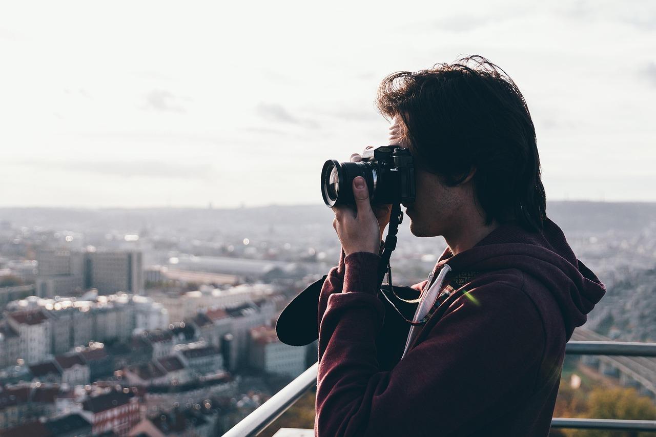 Widok z The Sky Deck na oświetloną nocą Brisbane